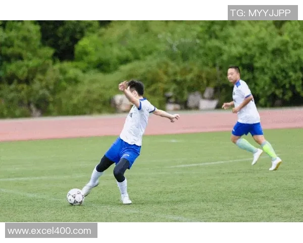 足球实时动态分析与精彩赛事回顾全方位解读足球世界的瞬息万变 足球实时动态分析与精彩赛事回顾全方位解读足球世界的瞬息万变